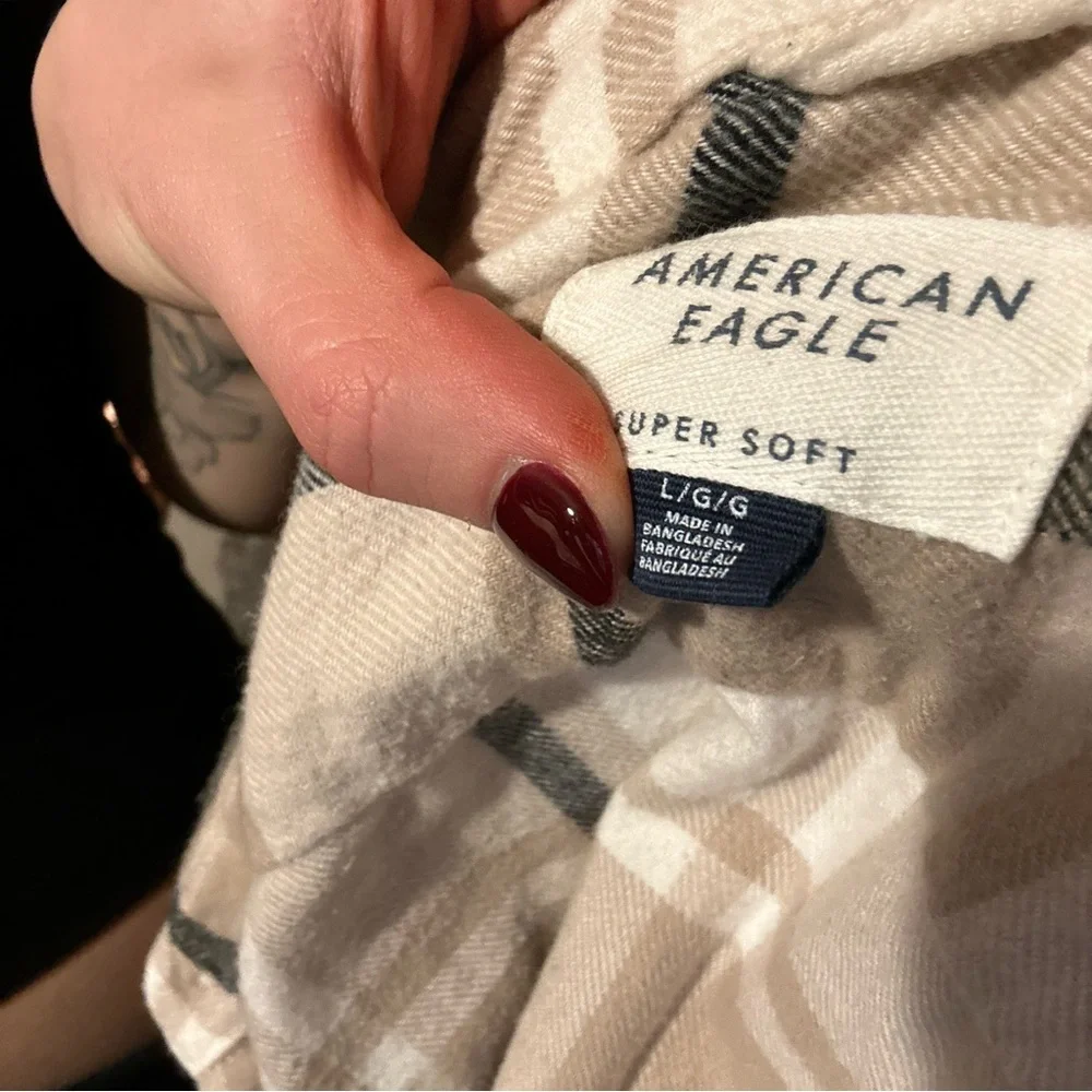 American Eagle Beige and Black Plaid Button-Up Flannel Shirt - Picture 7 of 7
